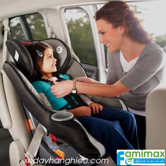 Ghế ngồi ô tô cho trẻ sơ sinh?